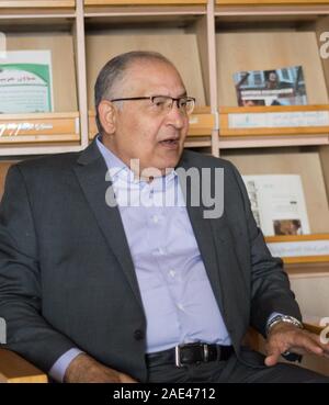 Il Cairo, Egitto. 4° dic, 2019. Ezzat Saad, direttore del Consiglio egiziano degli Affari Esteri (ECFA), parla durante un colloquio al Cairo, in Egitto, il 4 dicembre 2019. Il Medio Oriente Security Forum ospitato dalla Cina è stata un importante occasione per identificare i problemi della regione e discutere le modalità di cooperazione con le autorità cinesi per trovare soluzioni, detto Ezzat Saad in una recente intervista esclusiva con Xinhua. Per andare con 'Intervista: Medio Oriente security forum di Pechino mette in evidenza il ruolo della Cina nel promuovere la sicurezza regionale: egiziana ufficiale' Credito: Wu Huiwo/Xinhua/Alamy Live News Foto Stock
