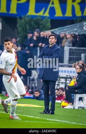 Milano, Italia. 06 Dic, 2019. Paulo Fonseca pullman (come roma)durante Inter vs Roma, italiano di calcio di Serie A del campionato Gli uomini in Milano, Italia, 06 Dicembre 2019 - LPS/Fabrizio Carabelli. Credito: ZUMA Press, Inc./Alamy Live News Foto Stock