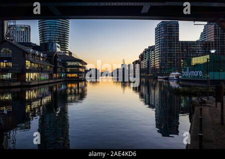 Canary Wharf South Quay Millwall Inner Dock LONDRA Foto Stock