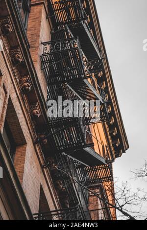 New York, Dicembre 2017, Nero di scale esterne in Greenwich Village Foto Stock