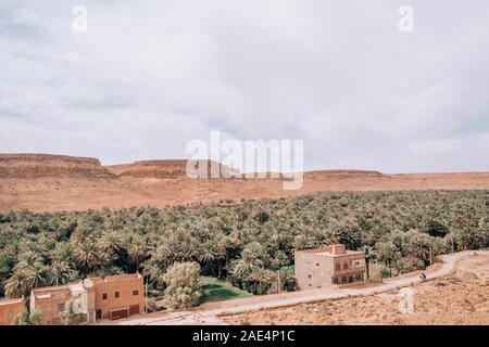 steppa del deserto in marocco, africa in una giornata di sole Foto Stock