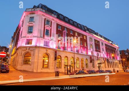 LEEDS CITY CENTRE-Giugno 07, 2013:angelo laterale vista del Radisson Blu Hotel nel centro cittadino di Leeds. Foto Stock