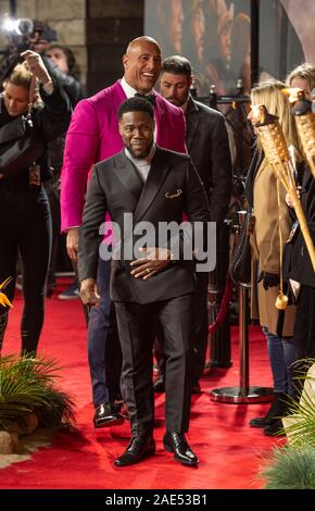 Dwayne Johnson e Kevin Hart frequentare il Regno Unito Premiere di 'Jumanji: il livello successivo all' Odeon IMAX Waterloo a Londra. Foto Stock