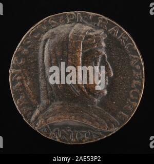 Una medaglia fiorentina del 1500 circa raffigurante Francesco Petrarca di Arezzo, 1304-1374, poeta, ritratto, iscrizioni, e lavori in metallo caratteristici dell'arte medaglistica rinascimentale. Foto Stock