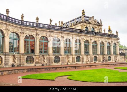 Il barocco Dresdner Zwinger galleria di alloggio il Dresden raccolta di porcellane di Dresda in Sassonia in Germania. Foto Stock