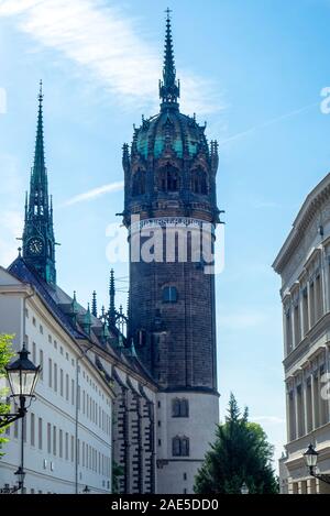 Chiesa torre e campanile della Chiesa del Castello di Schlosskirche Chiesa Di tutti i Santi a Lutherstadt Wittenberg Sassonia-Anhalt Germania Foto Stock