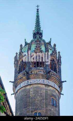 Chiesa torre e campanile della Chiesa del Castello di Schlosskirche Chiesa Di tutti i Santi a Lutherstadt Wittenberg Sassonia-Anhalt Germania Foto Stock