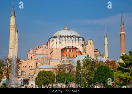 Hagia Sophia, ex cattedrale ortodossa e Ottoman Imperial moschea, ad Istanbul in Turchia Foto Stock