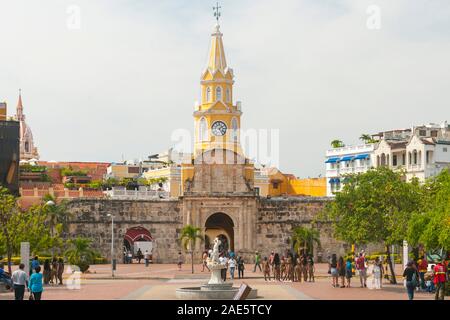 Il Puerta del Reloj, Torre del Reloj o Boca del Puente (clock tower monumento) a Cartagena, Colombia. Foto Stock