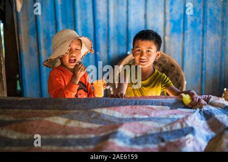 La gente locale in Phongsali, Laos, Asia Foto Stock