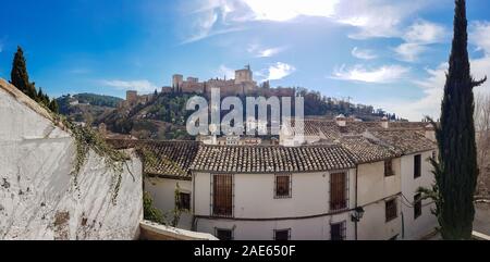 Vista dell'Alhambra di Granada all'Albaicin Foto Stock