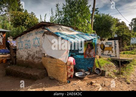 Etiopia, Amhara Region, Gondar, Wolleka Falasha villaggio ebraico, negozio sulla strada per sbarcare Foto Stock