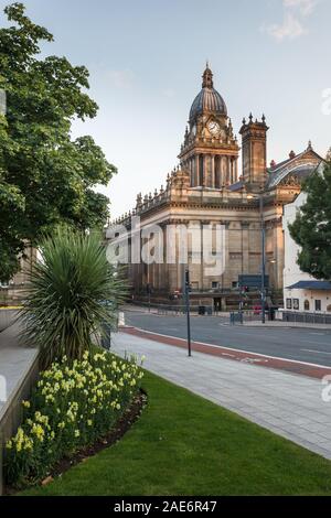 Leeds Town Hall sul Headrow in Leeds City Centre ha completato nel 1858 e uno dei più grandi saloni città nel Regno Unito Foto Stock