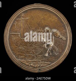 Un dipinto attribuito a moderno tra la fine del XV e l'inizio del XVI secolo raffigurante il mitologico musicista Arion salvato da un delfino. La composizione mostra Arion su una lira, il delfino in movimento, e uno sfondo marittimo, illustrando tecniche artistiche rinascimentali e narrazione mitologica. Foto Stock