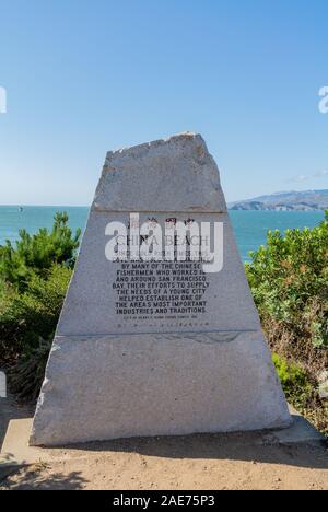 San Francisco/ Stati Uniti d'America, USA: monumento di pietra in Cina beach Foto Stock