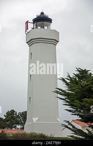 L'inguine du Cou faro (16 m) con il suo stile art deco torre bianca e nera lanterna, La Tranche-sur-Mer, Vendee (85), Pays de la Loire, Francia Foto Stock