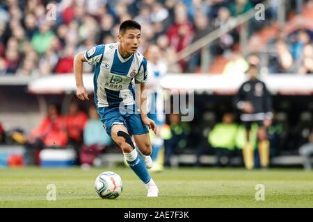 Estadio Santiago Bernabeu, Madrid, Spagna. Il 7 dicembre, 2019. La Liga Calcio, Real Madrid versus Reial Club de Barcellona Espanyol; Lei Wu (Espanyol) in azione - Editoriale usare carte di credito: Azione Plus sport/Alamy Live News Foto Stock