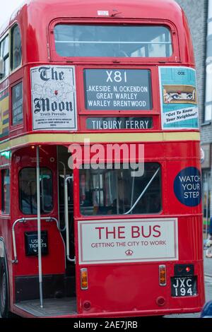 Brentwood Essex REGNO UNITO, 7 dic. 2019 Ensign Vintage Bus di giorno in esecuzione. Alfiere di società di autobus corre la sua flotta di autobus vintage su rotte selezionate il primo sabato del mese di dicembre, visto qui in Brentwood, Essex REGNO UNITO High Street JXC194 A1 (Kerr & Linney, Ardrossan) 1949 AEC Regent 0961 Craven H30/26R ex-Londra Trasporto RT1431 Credit Ian DavidsonAlamy Live News Foto Stock