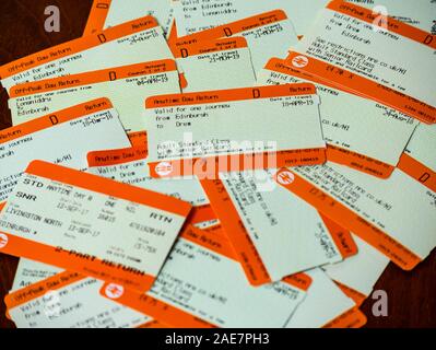 Pila di usato Scotrail treno railcard senior di biglietti per i viaggi in treno a Edimburgo, Drem, Longniddry, Livingston, Scotland, Regno Unito Foto Stock