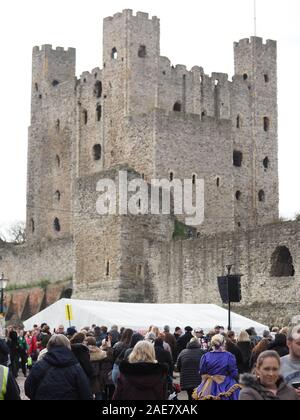 Rochester, Kent, Regno Unito. Il 7 dicembre, 2019. Rochester nel Kent è stato impaccato con visitatori oggi per l'annuale festival Dickens e il Mercato di Natale. Credito: James Bell/Alamy Live News Foto Stock