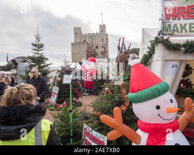 Rochester, Kent, Regno Unito. Il 7 dicembre, 2019. Rochester nel Kent è stato impaccato con visitatori oggi per l'annuale festival Dickens e il Mercato di Natale. Credito: James Bell/Alamy Live News Foto Stock