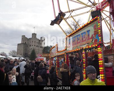 Rochester, Kent, Regno Unito. Il 7 dicembre, 2019. Rochester nel Kent è stato impaccato con visitatori oggi per l'annuale festival Dickens e il Mercato di Natale. Credito: James Bell/Alamy Live News Foto Stock