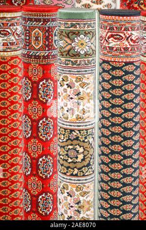 Tradizionali tappeti persiani realizzato dalla lana naturale Foto Stock
