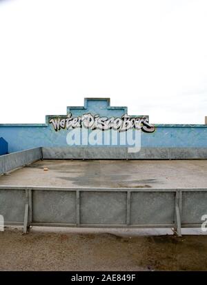 Bloccato a British seaside resort attrazione in inverno Foto Stock