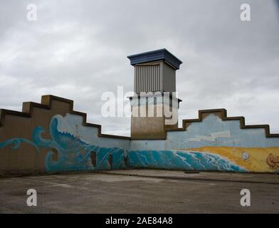 Bloccato a British seaside resort attrazione in inverno Foto Stock