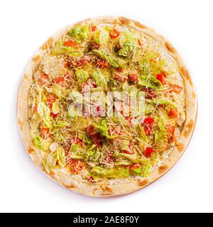 Isolare la pizza, di medie dimensioni, vista dall'alto. Foto di stock di pizza. Foto Stock