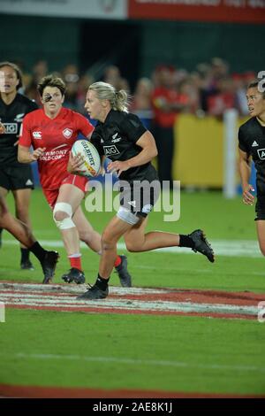 DUBAI, UAE, 7 Dic 2019. Azione dal finale donne del 2019 Emirates Dubai torneo internazionale di Rugby a Sette, parte del 2019 HSBC World Series. Nuova Zelanda battuto il Canada 17 - 14 a vincere la finale donne Foto Stock