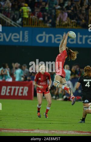 DUBAI, UAE, 7 Dic 2019. Azione dal finale donne del 2019 Emirates Dubai torneo internazionale di Rugby a Sette, parte del 2019 HSBC World Series. Nuova Zelanda battuto il Canada 17 - 14 a vincere la finale donne Foto Stock