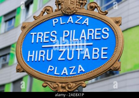 Plaza Tres Pilares, Bilbao, provincia di Biscaglia, Spagna Foto Stock