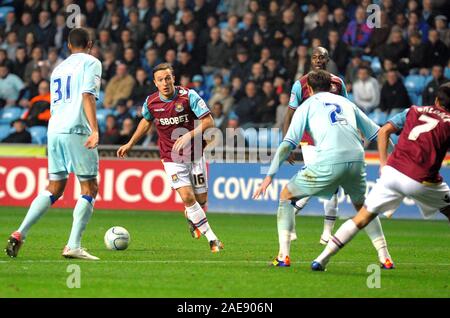 19 Novembre 2011 - Championsip npower Football - Coventry City vs West Ham United. Mark Noble sull'attacco. Fotografo: Paolo Roberts / OneUpTop/Alamy. Foto Stock