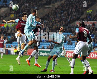 19 Novembre 2011 - Championsip npower Football - Coventry City vs West Ham United. Un West Ham attacco è cancellato. Fotografo: Paolo Roberts / OneUpTop/Alamy. Foto Stock