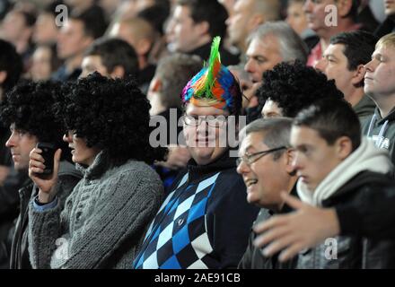 19 Novembre 2011 - Championsip npower Football - Coventry City vs West Ham United. Un colorato West Ham la ventola prima del fischio finale. Fotografo: Paolo Roberts / OneUpTop/Alamy. Foto Stock