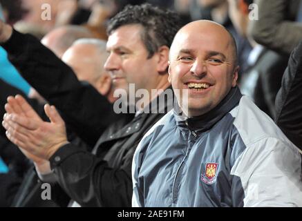 19 Novembre 2011 - Championsip npower Football - Coventry City vs West Ham United. Un West Ham fan celebra il fischio finale. Fotografo: Paolo Roberts / OneUpTop/Alamy. Foto Stock