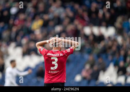 Hannover, Germania. 07Th Dec, 2019. Calcio: Seconda Bundesliga, Hannover 96 - Erzgebirge Aue, la XVI Giornata nell'HDI-Arena. Hannover è Miiko Albornoz gesti nel gioco. Credito: Swen Pförtner/dpa - NOTA IMPORTANTE: In conformità con i requisiti del DFL Deutsche Fußball Liga o la DFB Deutscher Fußball-Bund, è vietato utilizzare o hanno utilizzato fotografie scattate allo stadio e/o la partita in forma di sequenza di immagini e/o video-come sequenze di foto./dpa/Alamy Live News Foto Stock