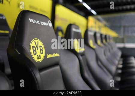 Dortmund, Deutschland. 07Th Dec, 2019. firo: 07.12.2019, calcio, 1.Bundesliga, stagione 2019/2020, BVB, Borussia Dortmund - Fortuna Dusseldorf 5: 0 BVB sostituto banca con logo | Utilizzo di credito in tutto il mondo: dpa/Alamy Live News Foto Stock