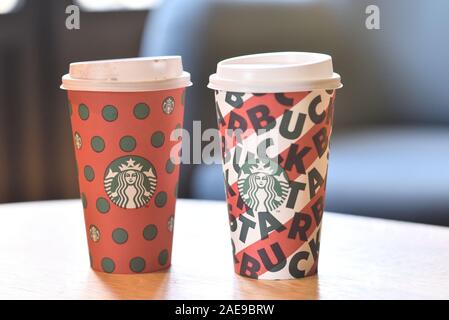 Bangkok, Tailandia - 3 Dicembre 2019: Starbucks Coffee take away tazze Foto Stock