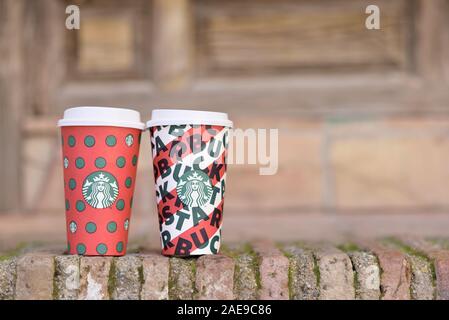 Bangkok, Tailandia - 3 Dicembre 2019: Starbucks Coffee take away tazze Foto Stock