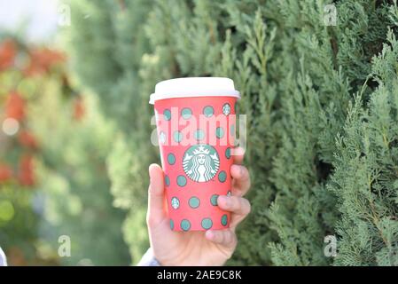 Bangkok, Tailandia - 3 Dicembre 2019: Starbucks Coffee take away tazze Foto Stock