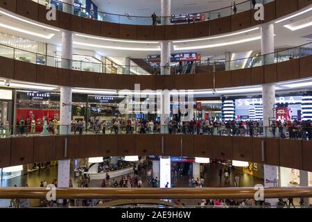 DUBAI, Emirati Arabi Uniti - 25 dicembre 2017: Dubai Mall interni Foto Stock