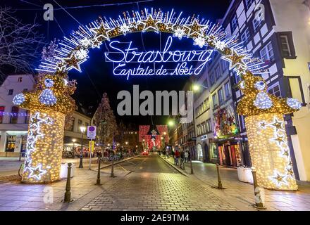 Strasburgo, Francia - dicembre 1,2019: Ingresso al Mercato di Natale a Strasburgo - Alsazia, Francia Foto Stock