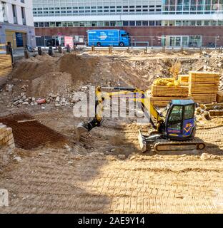 Escavatore in cantiere nel centro di Dresda Sassonia Germania. Foto Stock