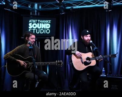 BALA CYNWYD, PA, Stati Uniti d'America - 06 dicembre, 2019: American indie rock band di Manchester Orchestra visita Radio 104.5's teatro delle prestazioni. Foto Stock