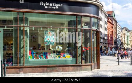 Flying Tiger Copenhagen store nella Nuova Città di Praga Repubblica Ceca. Foto Stock