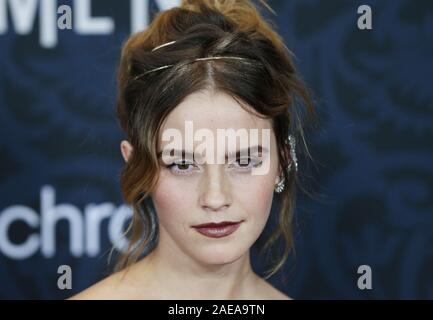 New York, Stati Uniti d'America. 08 Dic, 2019. Emma Watson arriva sul tappeto rosso la "Piccole Donne" Premiere Mondiale presso il Museo di Arte Moderna di Dicembre 07, 2019 in New York City. Foto di Giovanni Angelillo/UPI Credito: UPI/Alamy Live News Foto Stock