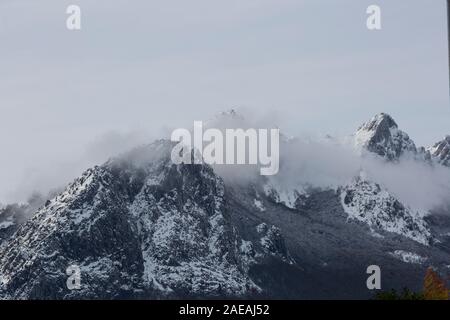 Paesaggi innevati in Leonese montagna dopo un atipico autunno autunno Foto Stock