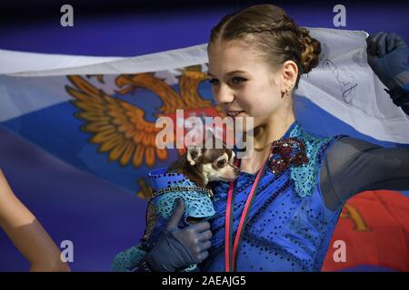 Torino, Italia. 07Th Dec, 2019. Senior Ladies pattinaggio gratuito premi: Alexandra TRUSOVA dalla Russia, terzo posto, presso l'ISU Junior e Senior Grand Prix di Pattinaggio di Figura 2019/20 finale al Palavela, sul dicembre 07, 2019 a Torino, Italia. Credito: Raniero Corbelletti/AFLO/Alamy Live News Credito: Aflo Co. Ltd./Alamy Live News Foto Stock